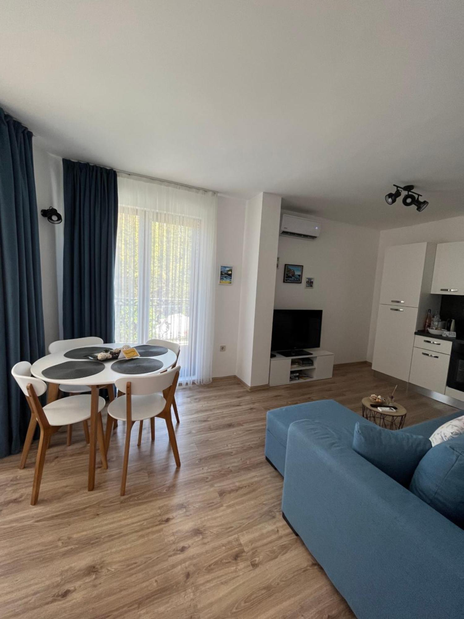 Azzurro Premium Apartment On Bulevard Bogoridi Бургас Экстерьер фото